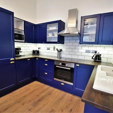 Апартаменты The Hubert - Your